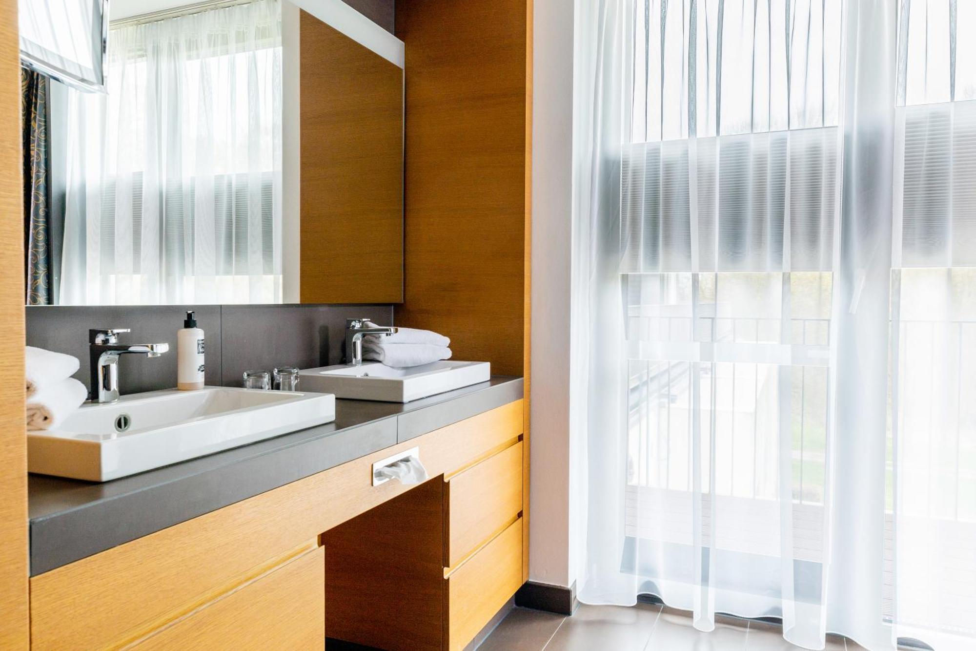Schlossgut Gross Schwansee Ngoại thất bức ảnh Bathroom