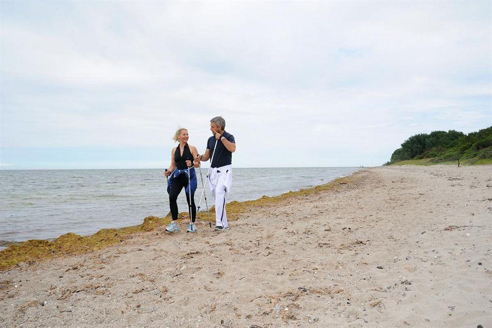 Schlossgut Gross Schwansee Ngoại thất bức ảnh Nordic walking on the beach