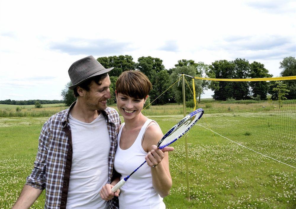 Schlossgut Gross Schwansee Ngoại thất bức ảnh The German duo of Michael Kühnen and Nicole Kessler won the mixed doubles title.